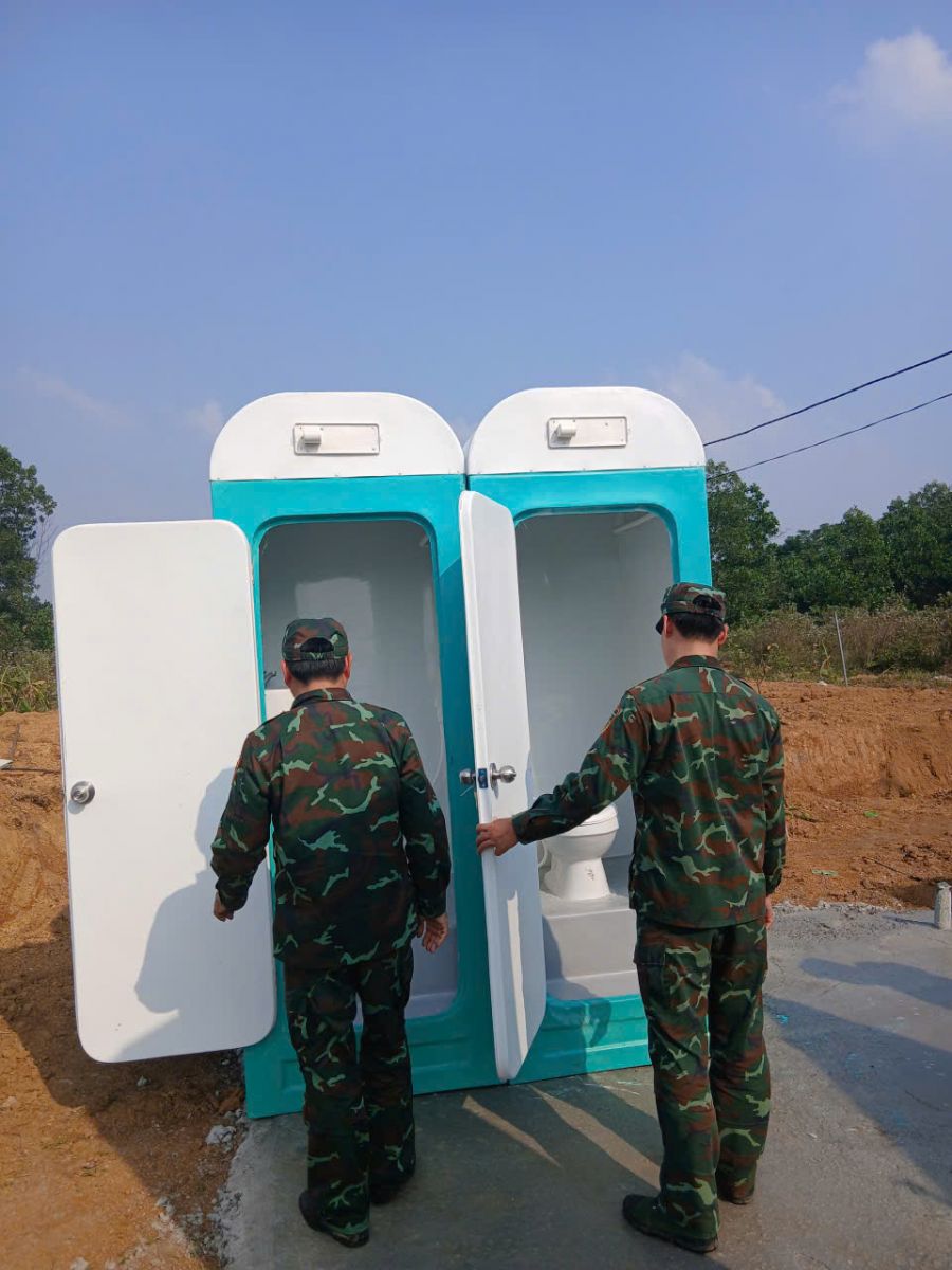 nhà vệ sinh đôi